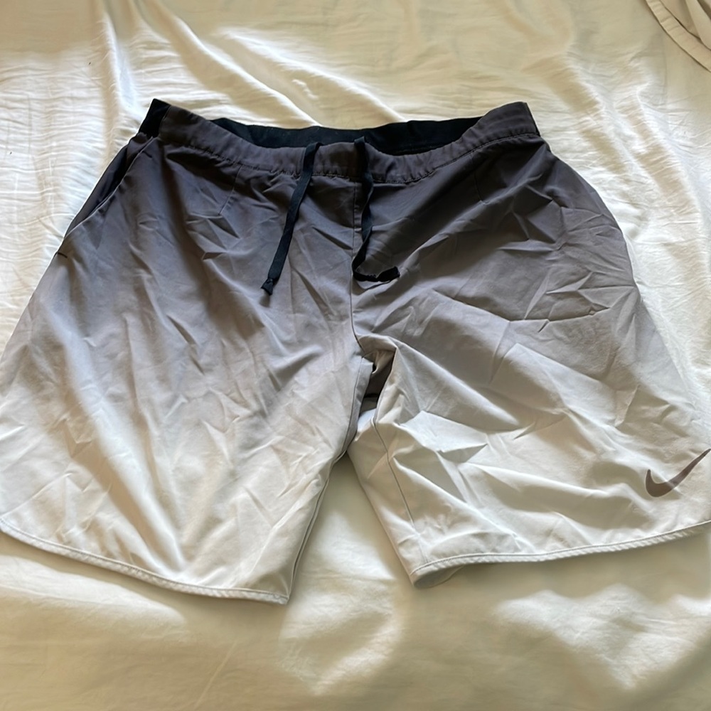 Nike DriFit tennis shorts black to white ombré size L
